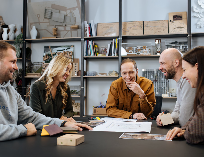 We are a team of
designers, craftsmen,
and artists